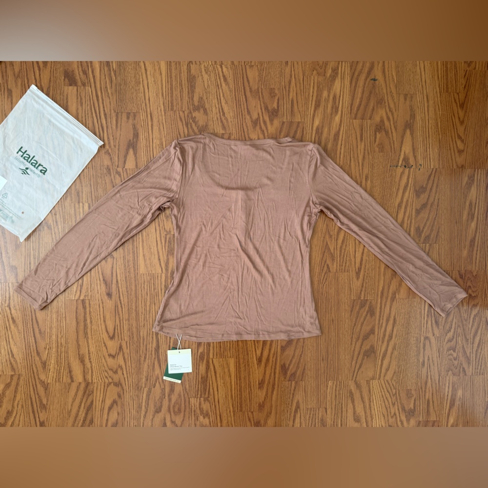 Halara Ribbed Henley Neck Long Sleeve Slim Casual Top in Beaver Fur NWT - Large - Picture 8 of 12